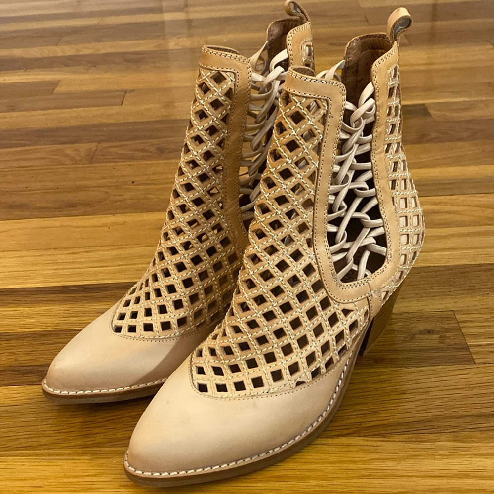 Jeffery Campbell Women’s Tan Woven Heeled Booties Size 7
